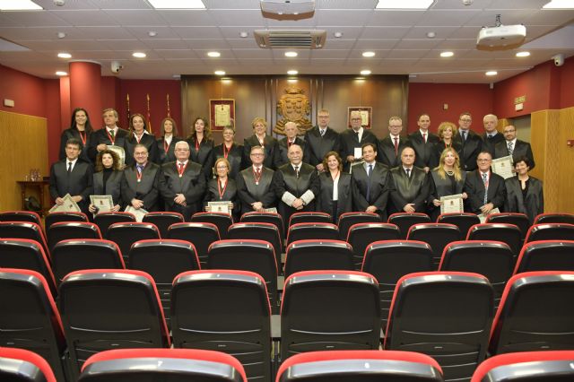 Finalizan los actos de celebración de San Raimundo de Peñafort en el Colegio de la Abogacía de Murcia con la entrega las medallas de Oro y Plata a los compañeros que cumplen 50 y 25 años de ejercicio profesional - 1, Foto 1