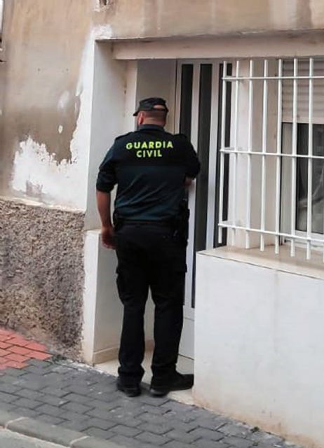 La Guardia Civil localiza y auxilia a un anciano que se encontraba en estado crítico en su vivienda de Cabezo de Torres - 1, Foto 1