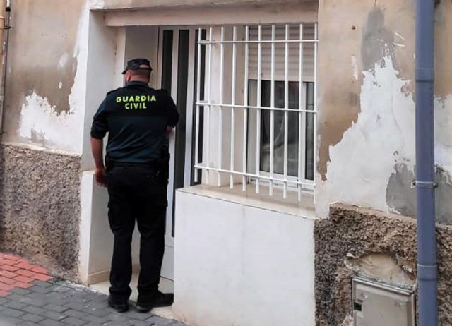 La Guardia Civil localiza y auxilia a un anciano que se encontraba en estado crítico en su vivienda de Cabezo de Torres - 3, Foto 3