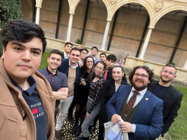 La estudiante torreña de Derecho Carmen Puente elegida al frente del Club de Debate de la Universidad de Murcia - 3, Foto 3