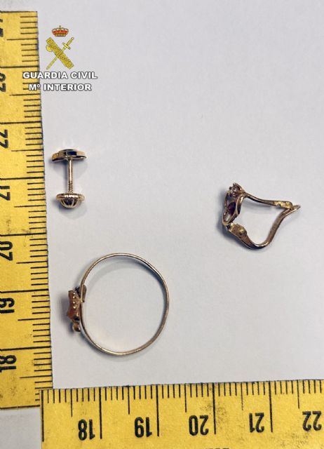 La Guardia Civil detiene a un vecino de Archena por hurtar joyas y dinero del domicilio de unos familiares en Pliego - 3, Foto 3