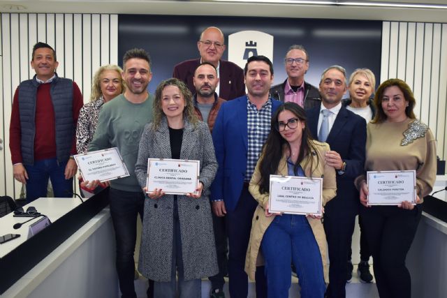 Entregados los 6 premios de 300 euros del concurso navideño de escaparates - 2, Foto 2