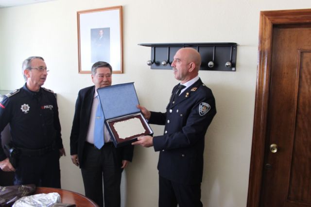 La Policía Local recibe el banderín de escolta de la Virgen de la Soledad - 2, Foto 2