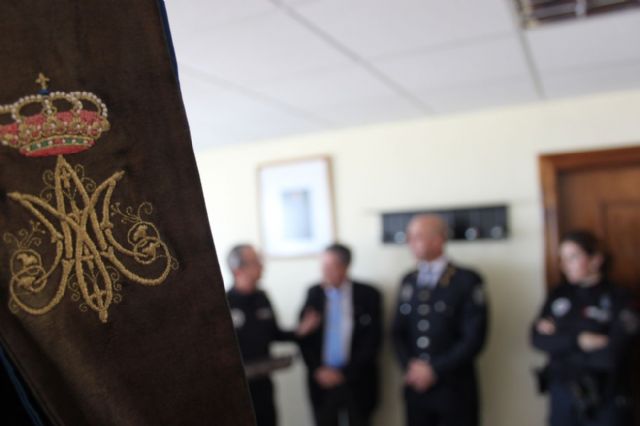 La Policía Local recibe el banderín de escolta de la Virgen de la Soledad - 3, Foto 3