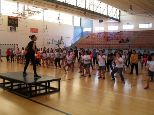 The Department of Sports and the Sports Center "MOVE" organized a School Aquatic Day and Zumba, Foto 2