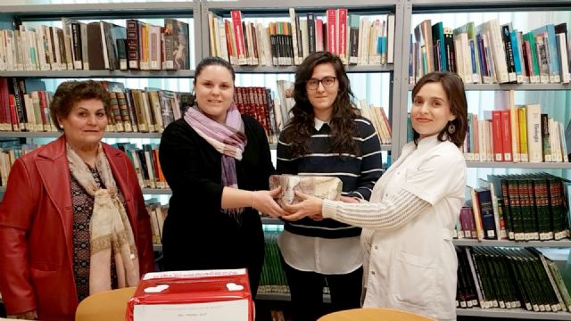 María Candel, una joven de 14 años, gana el premio Biblioenamórate con una carta de amor a su abuelo - 1, Foto 1