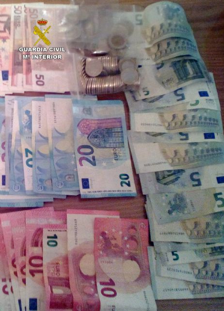 La Guardia Civil desmantela 'in fraganti' un activo punto de venta de drogas en San Pedro del Pinatar - 3, Foto 3