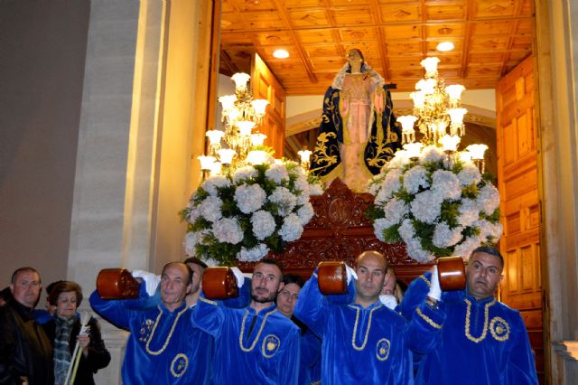 El azul y blanco de la procesión de la Virgen de los Dolores embarga la Semana Santa torreña - 1, Foto 1