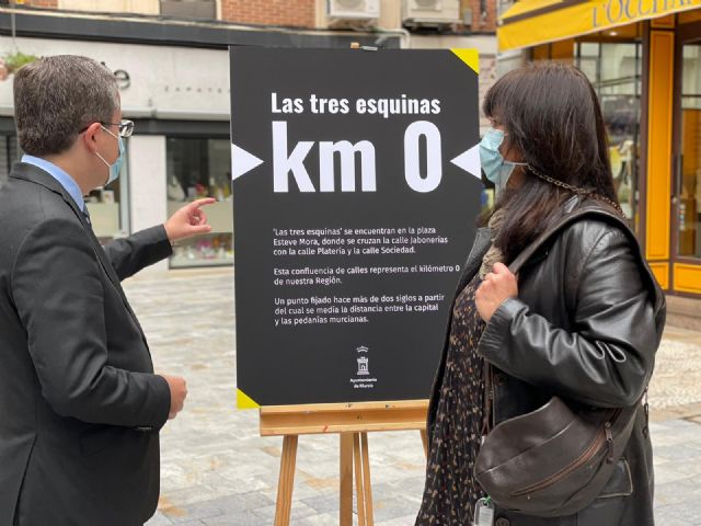 Una placa de bronce en la plaza Esteve Mora señala el kilómetro 0 de la Región - 2, Foto 2