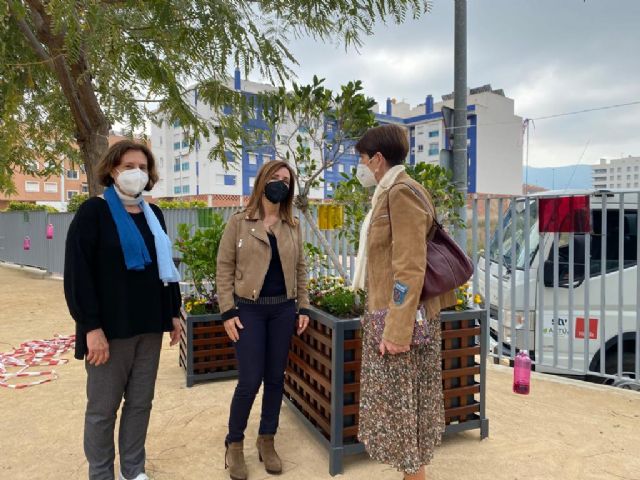 La Escuela Infantil El Lugarico contará con jardineras de gran tamaño que permitirán dividir el patio como medida Covid - 2, Foto 2