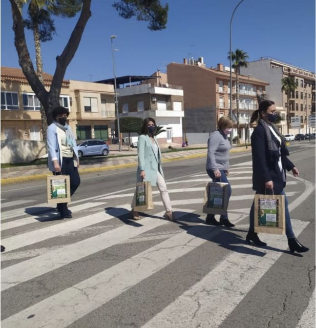 La campaña Compra en Puerto Lumbreras y llévate un premio sorteará 60 vales de 100 euros entre quienes hagan sus compras en el comercio local - 1, Foto 1
