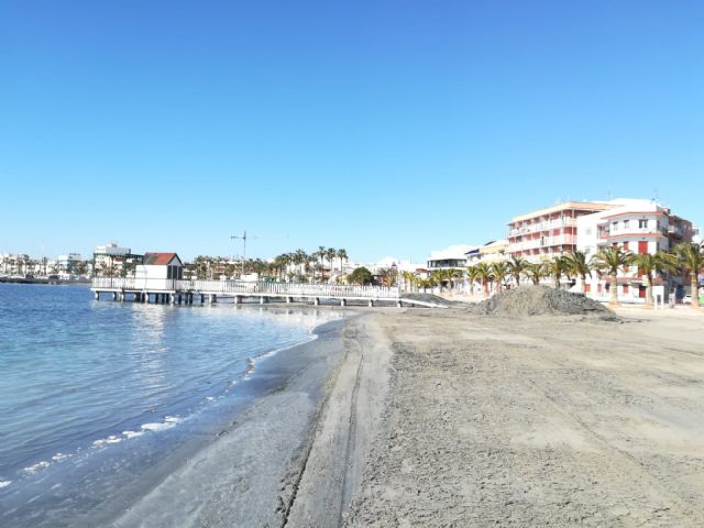 El Ayuntamiento regenera las playas del Mar Menor para recuperar la pérdida de arena por las lluvias - 2, Foto 2