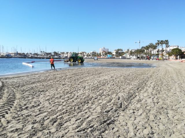 El Ayuntamiento regenera las playas del Mar Menor para recuperar la pérdida de arena por las lluvias - 3, Foto 3