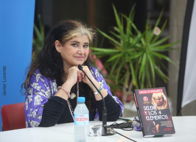 Lucía Etxebarría presenta en Cartagena su última novela - 3, Foto 3