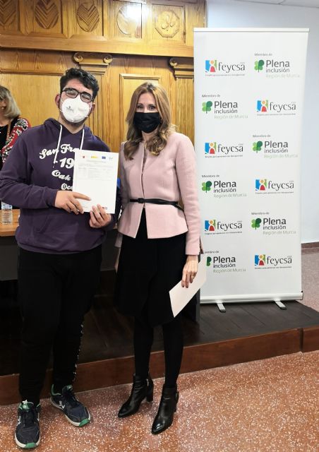 La directora del SEF entrega los certificados de profesionalidad a los alumnos con discapacidad de Feycsa - 1, Foto 1