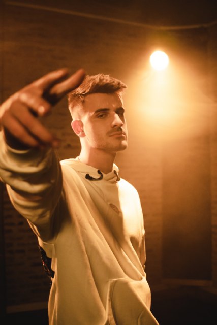 Adexe y Nau presentan Escondido, su nuevo single con el argentino Robleis - 2, Foto 2