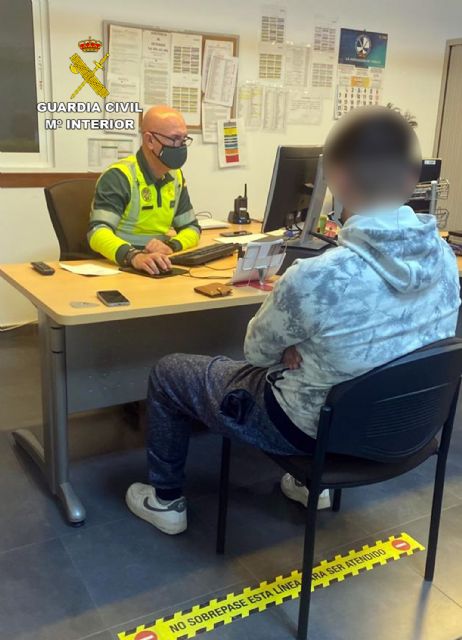 La Guardia Civil investiga al conductor de un turismo por circular en sentido contrario - 2, Foto 2