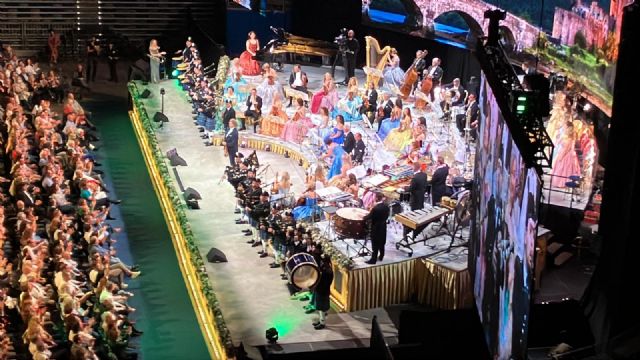 André Rieu y La Banda de Gaiteros de los Sea Scouts de Gibraltar - 2, Foto 2