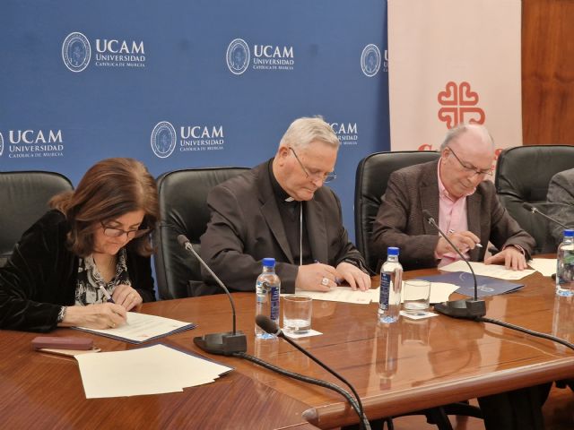 La UCAM y Cáritas firman un convenio referente en el panorama universitario español - 1, Foto 1