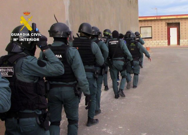 La Guardia Civil desarticula una importante organización criminal asentada en Torre Pacheco relacionada con, al menos, una treintena de atracos y robos en comercios y viviendas - 1, Foto 1