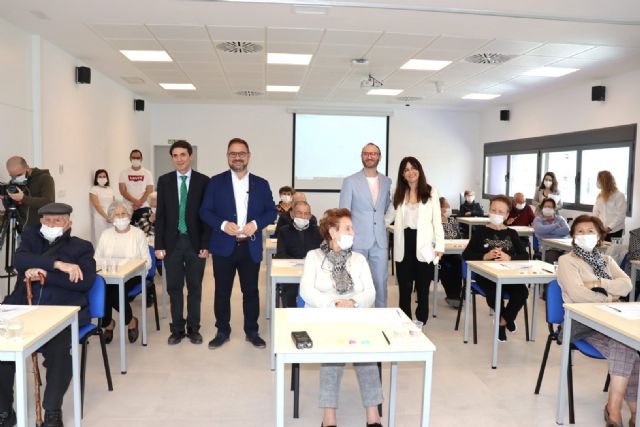 El Centro de Día de Poncemar se une al proyecto 'From Bubble', que utiliza el arte para la estimulación de personas con algún tipo de demencia o deterioro cognitivo - 1, Foto 1