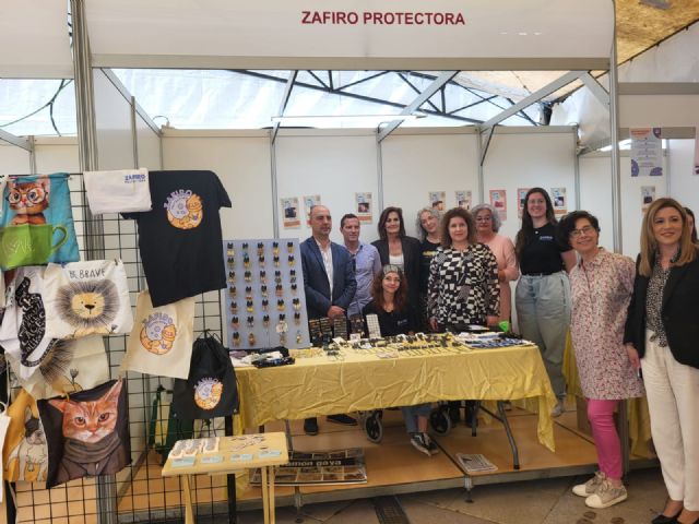 El Ayuntamiento entrega el I Premio Molina Ciudad Amiga de los Animales 2023 a la Asociación Protectora de Animales de Molina de Segura, el Programa CER, Virginia Hernández Gómez y Raúl Mérida Gordillo - 2, Foto 2