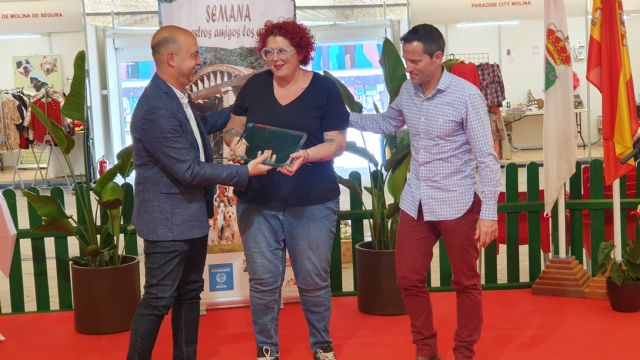 El Ayuntamiento entrega el I Premio Molina Ciudad Amiga de los Animales 2023 a la Asociación Protectora de Animales de Molina de Segura, el Programa CER, Virginia Hernández Gómez y Raúl Mérida Gordillo - 5, Foto 5