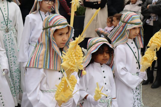 Cientos de pinatarenses acompañan la imagen de Jesús Triunfante en el Domingo de Ramos - 1, Foto 1