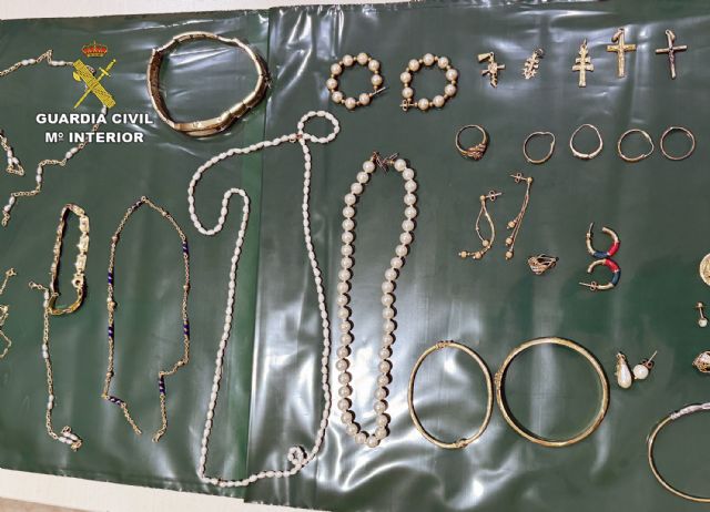 La Guardia Civil detiene a un operario por hurtar de un comercio 3.000 euros en joyas - 1, Foto 1