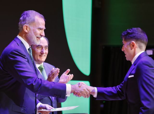 Su Majestad el Rey hace entrega de las Becas Iberdrola, que impulsan el talento, la formación de excelencia y la empleabilidad - 2, Foto 2