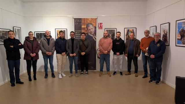 La Casa de la Cultura de Bullas inaugura la exposición 'Pasión en silencio', un homenaje a la tradición de la Semana Santa - 2, Foto 2