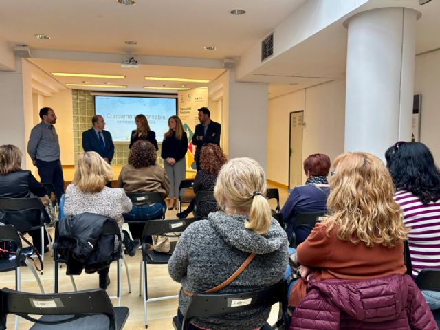Murcia impulsa talleres sobre consumo responsable de agua para fomentar el ahorro en los hogares y prevenir la pobreza hídrica - 4, Foto 4