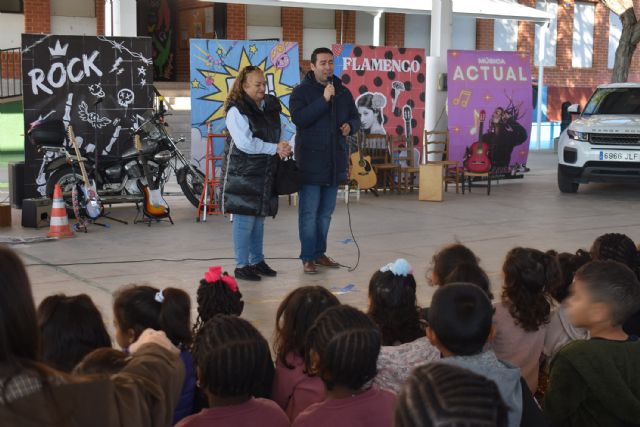 Los alumnos del colegio Valentín Buendía se mueven al ritmo de las músicas en su V Semana Cultural - 2, Foto 2