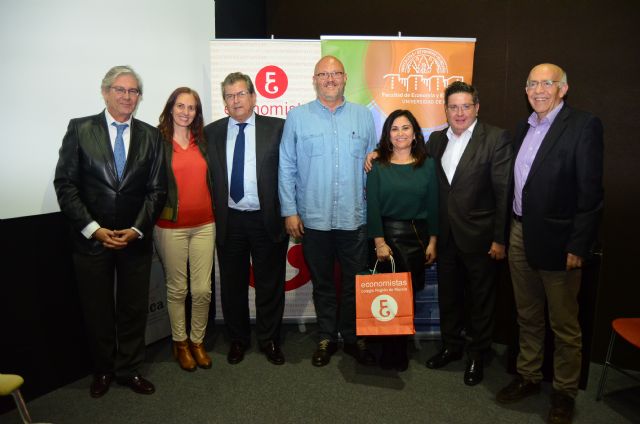 Debate sobre la normativa laboral que afecta a la sociedad y sobre todo a los jóvenes - 1, Foto 1