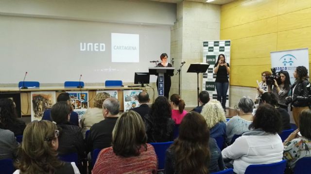 La presidenta de la Asamblea pone voz a un capítulo de El Quijote - 1, Foto 1