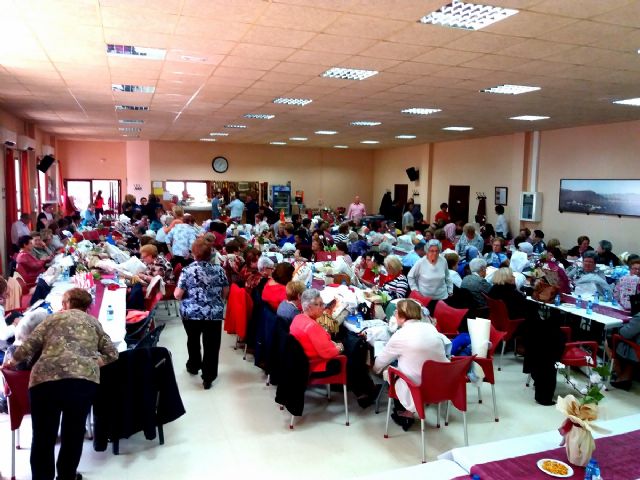 Perin reunio a mas de doscientas encajeras en su primer Encuentro de Bolillo - 1, Foto 1