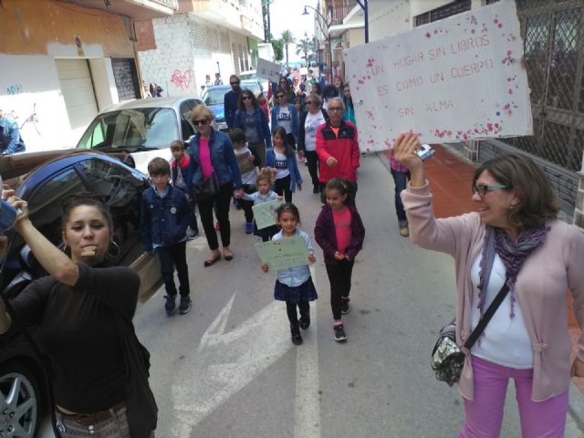 Los niños se volvieron a manifestar en defensa de la lectura en el Día del Libro - 1, Foto 1