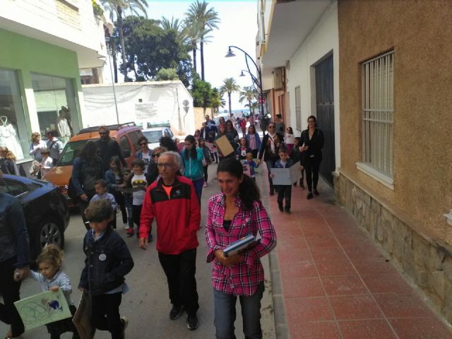 Los niños se volvieron a manifestar en defensa de la lectura en el Día del Libro - 2, Foto 2