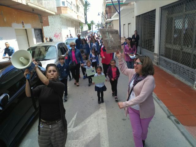 Los niños se volvieron a manifestar en defensa de la lectura en el Día del Libro - 3, Foto 3