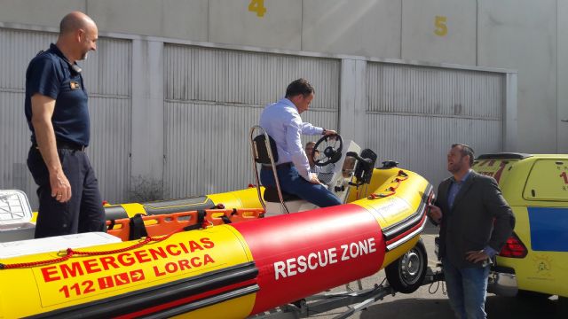 Una nueva embarcación con equipamiento puntero para la atención en playas se suma a los recursos del Servicio Municipal de Emergencias para el salvamento en la costa - 1, Foto 1