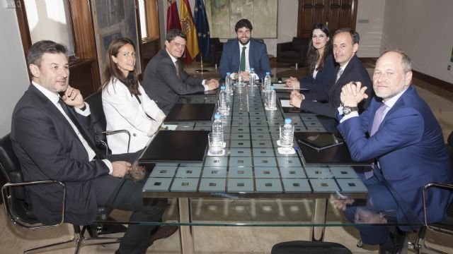 López Miras: La colaboración con Sareb permitirá preparar a la Región para el aumento de turistas que traerá el aeropuerto y el AVE - 2, Foto 2