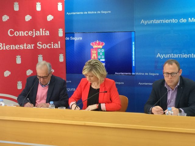 El Ayuntamiento de Molina de Segura firma un convenio con la Asociación para un Envejecimiento Activo y Saludable para desarrollar un programa de actividades dirigido a personas mayores - 2, Foto 2