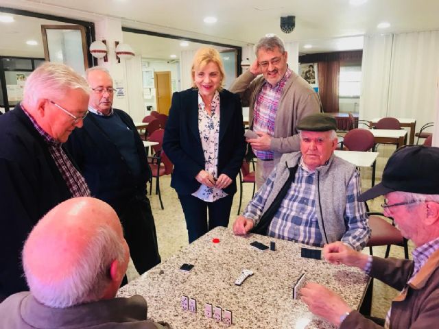 La consejera de Familia visita los talleres  del Centro Social de Personas Mayores ´Murcia II´ - 1, Foto 1