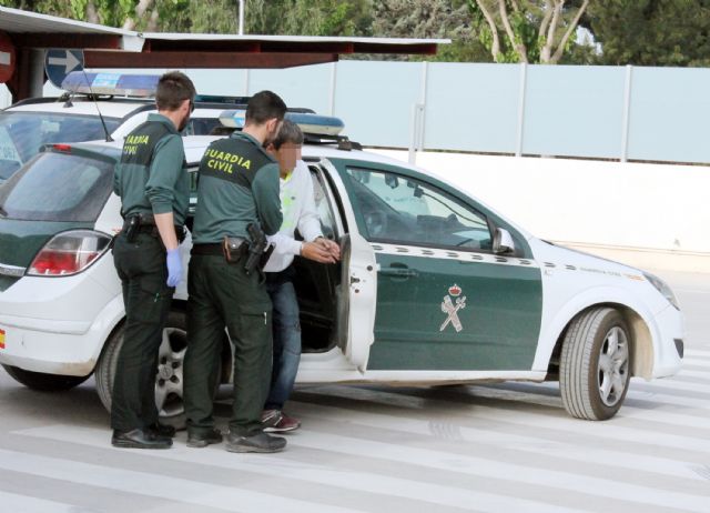 La Guardia Civil detiene a un experimentado delincuente por asaltar en dos ocasiones en quince días un comercio - 1, Foto 1