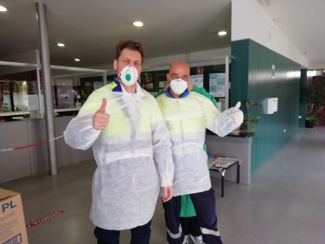 El grupo de voluntari@s de apoyo a los sanitarios de la Región de Murcia entregan sus últimos envíos de batas para los hospitales - 1, Foto 1