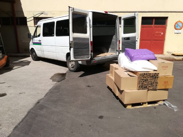 El grupo de voluntari@s de apoyo a los sanitarios de la Región de Murcia entregan sus últimos envíos de batas para los hospitales - 2, Foto 2