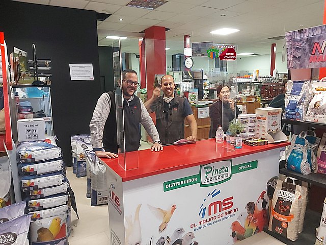 El ayuntamiento instala gratuitamente mamparas de proteccion a todos los comercios del municipio - 1, Foto 1