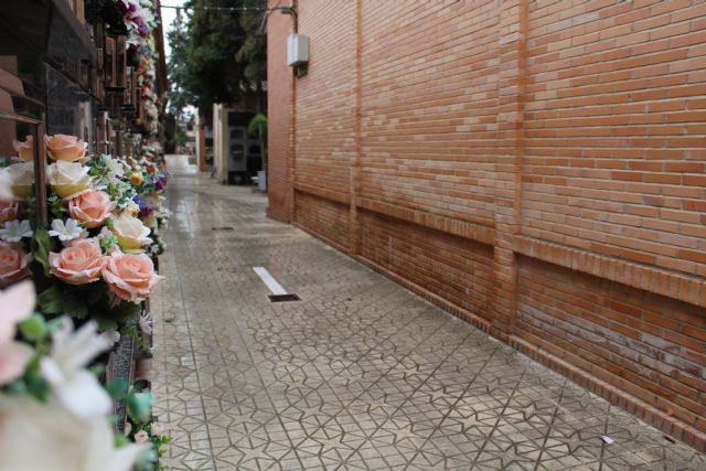 El Ayuntamiento permitirá el envío de flores al Cementerio a través de floristas - 1, Foto 1
