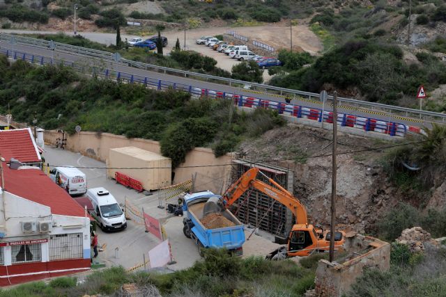 Comienzan las obras de renovación del muro de contención de Cala Cortina - 1, Foto 1