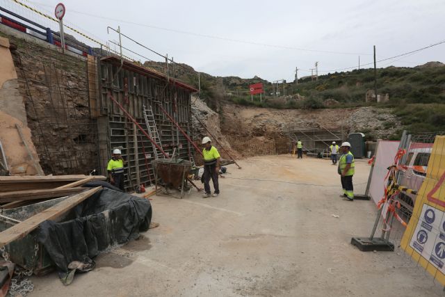 Comienzan las obras de renovación del muro de contención de Cala Cortina - 2, Foto 2